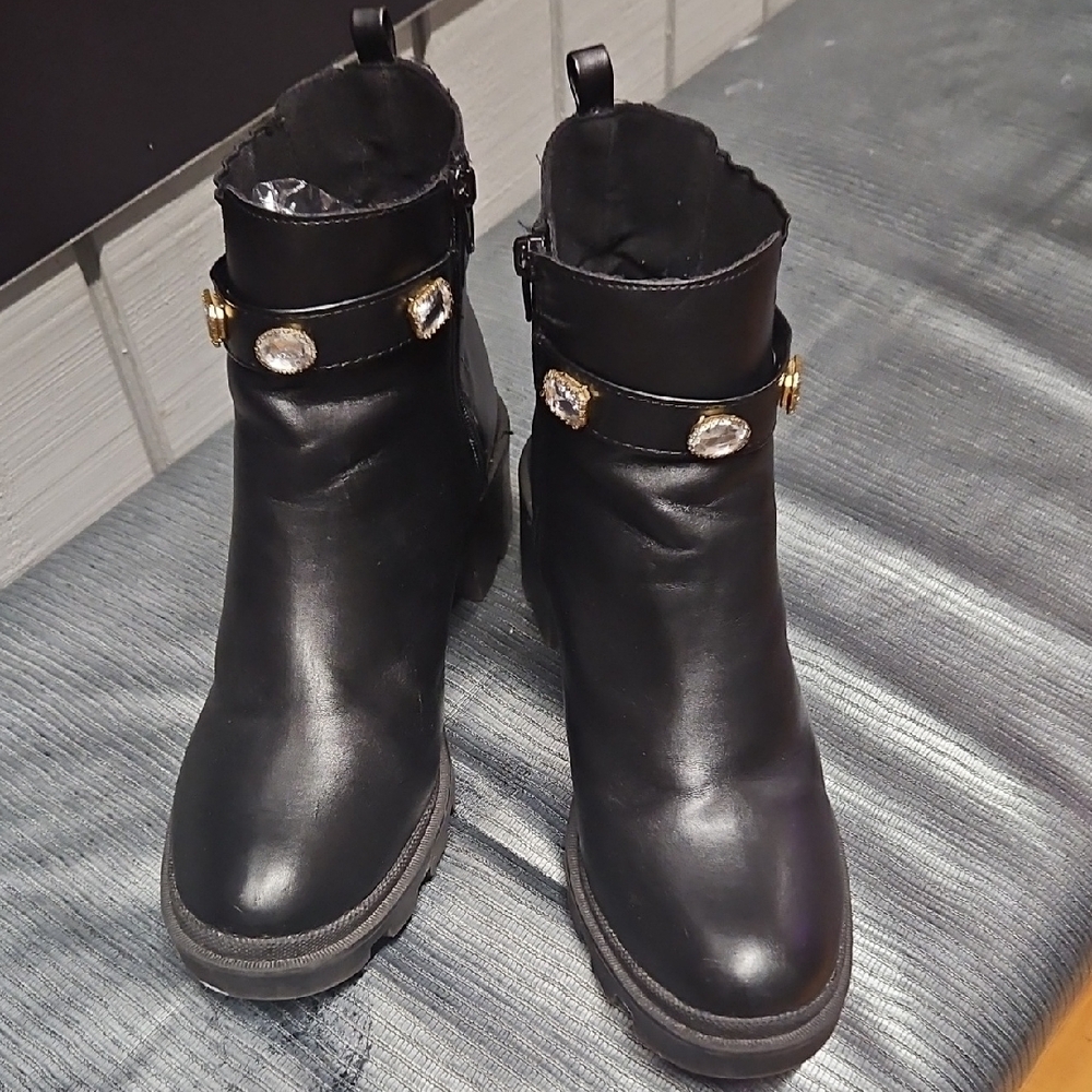 Elegant Black Ankle Boots